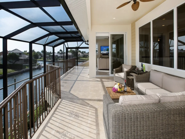 Elegant Marco Island Manor: Infinity Pool, Media Room, Bikes