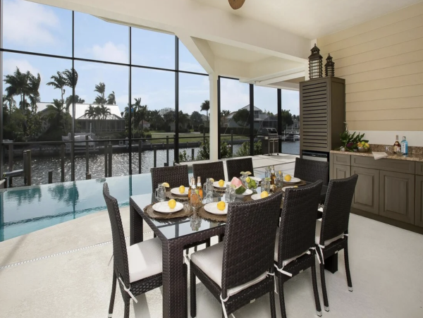 Elegant Marco Island Manor: Infinity Pool, Media Room, Bikes
