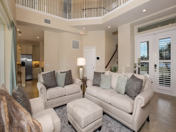 Elegant Marco Island Manor: Infinity Pool, Media Room, Bikes