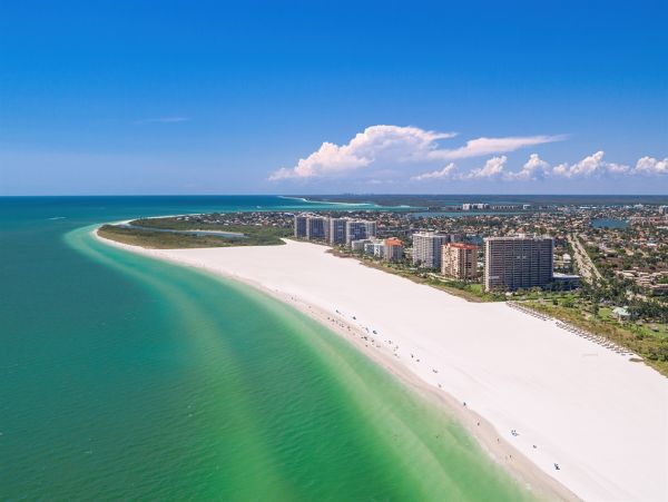 Elegant Marco Island Manor: Infinity Pool, Media Room, Bikes