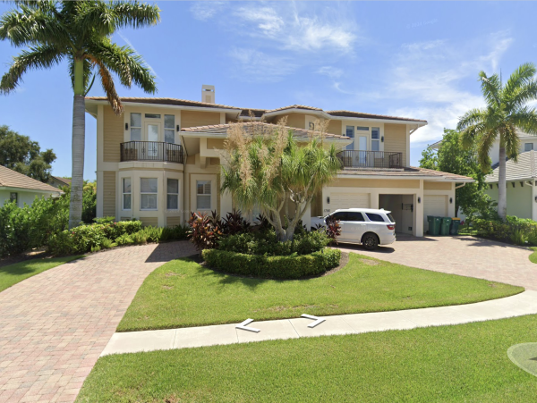 Elegant Marco Island Manor: Infinity Pool, Media Room, Bikes