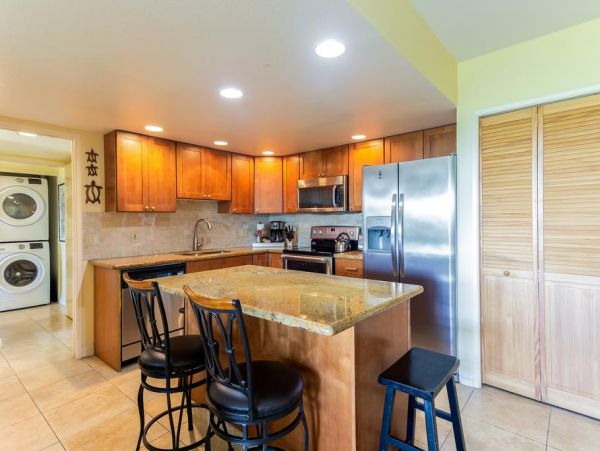 Kihei 3/3 Condo Sleeps 10