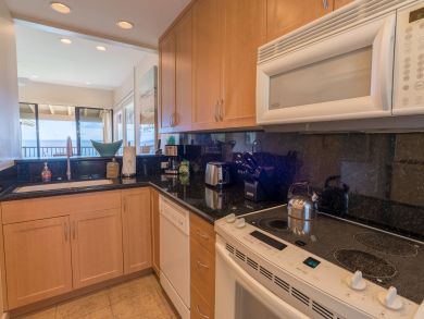 Great Value Oceanfront One Bedroom Vacation Condo in Kapalua