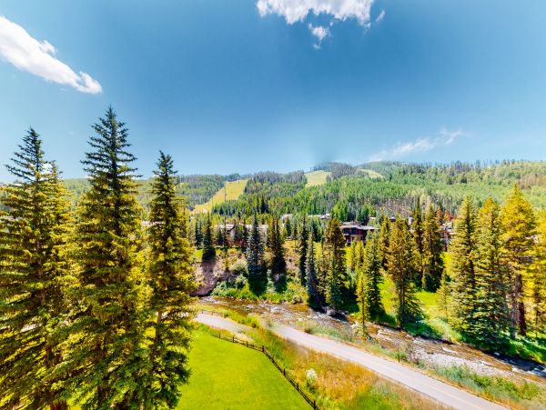Comfortable Vacation Condo Sleeps Eight Guests in Vail