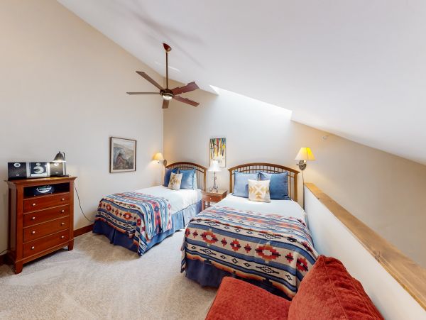Comfortable Vacation Condo Sleeps Eight Guests in Vail