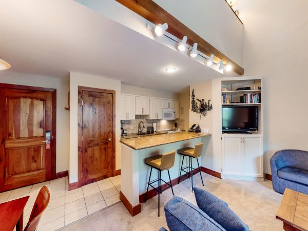 Comfortable Vacation Condo Sleeps Eight Guests in Vail