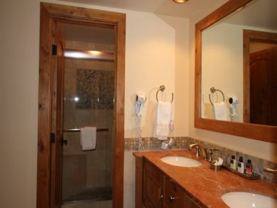 Two Bedroom Luxury Ski Vacation Condo