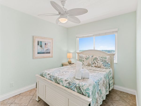 Penthouse  Beachfront Three Bedroom  Views Indian Shores