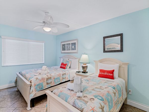 Penthouse  Beachfront Three Bedroom  Views Indian Shores