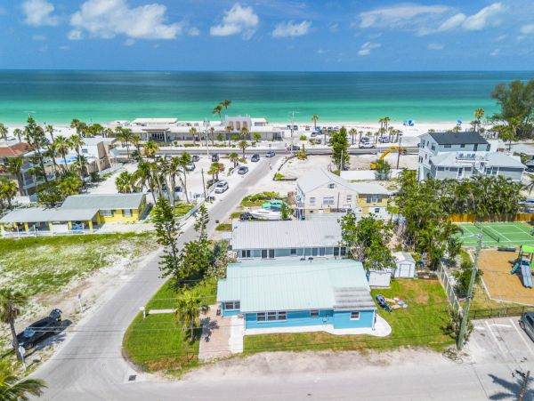 Anna Maria Island 3 Bedroom Plus Bonus Room Vacation Rental