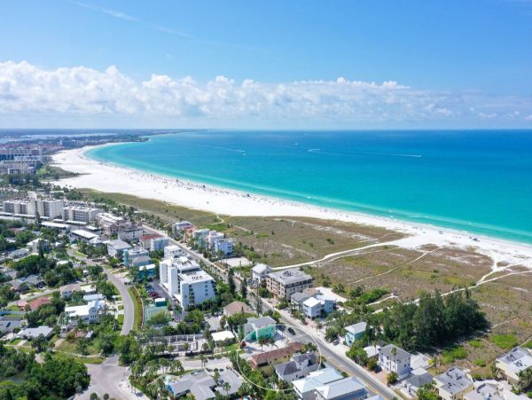 Fabulous Siesta Key Townhome Steps to the Beach