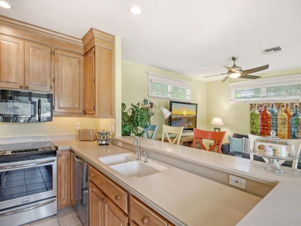 Fabulous Siesta Key Townhome Steps to the Beach
