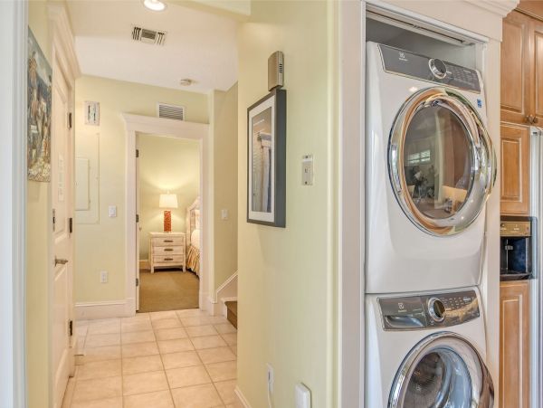 Fabulous Siesta Key Townhome Steps to the Beach