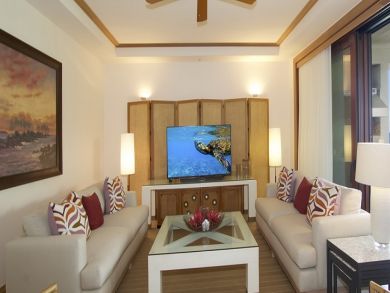 Pacific Views From this Magnificent Kapalua Beach Villa