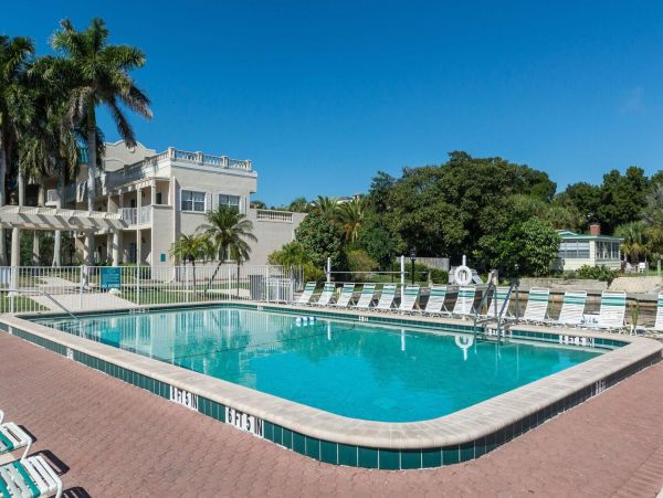 Siesta Key Vacation Rental Condo - One Bedroom Beachfront Vacation Rental