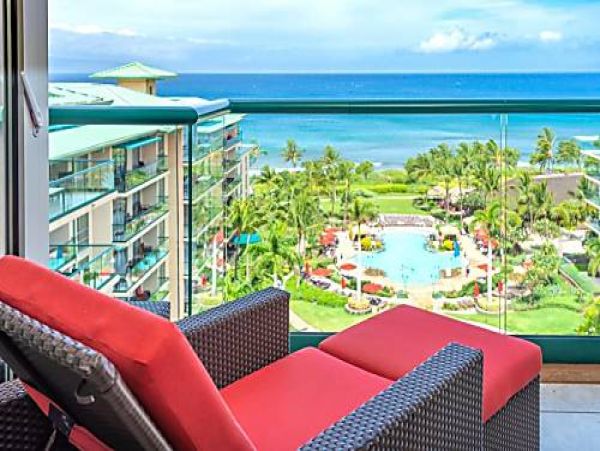 Beautiful 3 Bedroom Condo with Great Pool and Ocean Views