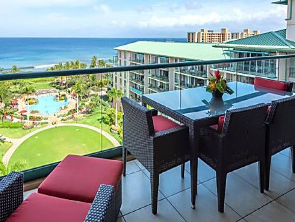 Beautiful 3 Bedroom Condo with Great Pool and Ocean Views