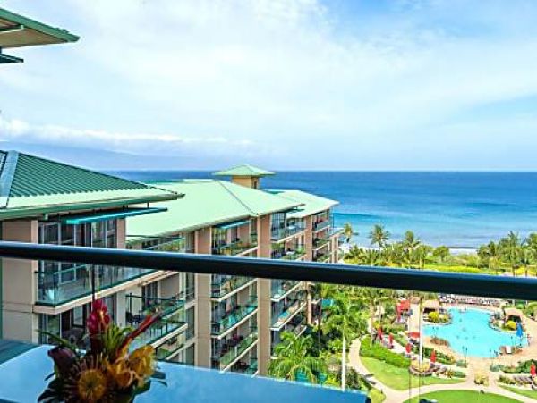 Beautiful 3 Bedroom Condo with Great Pool and Ocean Views