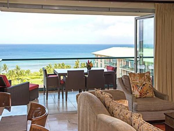 Beautiful 3 Bedroom Condo with Great Pool and Ocean Views