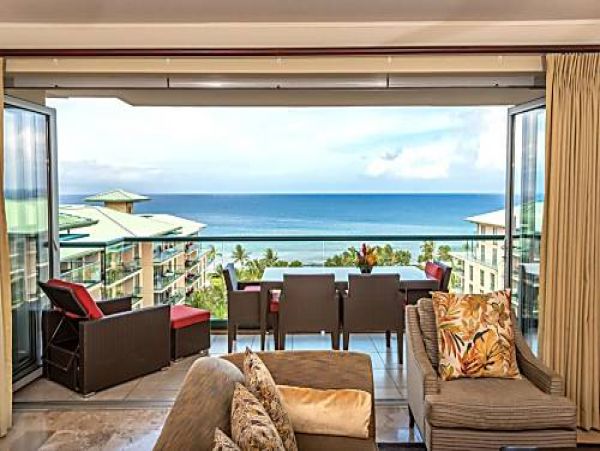 Beautiful 3 Bedroom Condo with Great Pool and Ocean Views
