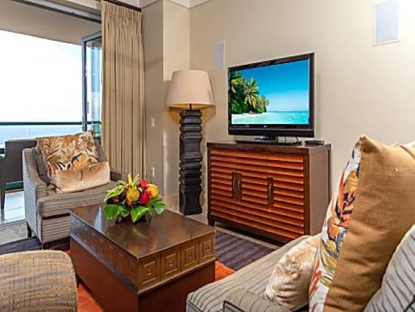 Beautiful 3 Bedroom Condo with Great Pool and Ocean Views