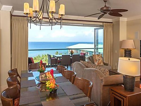 Beautiful 3 Bedroom Condo with Great Pool and Ocean Views