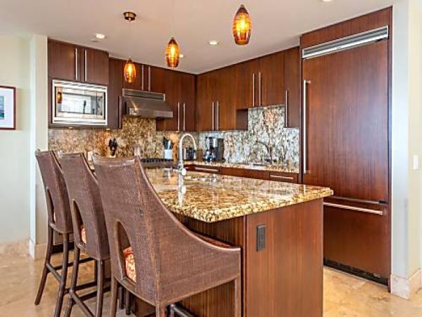 Beautiful 3 Bedroom Condo with Great Pool and Ocean Views