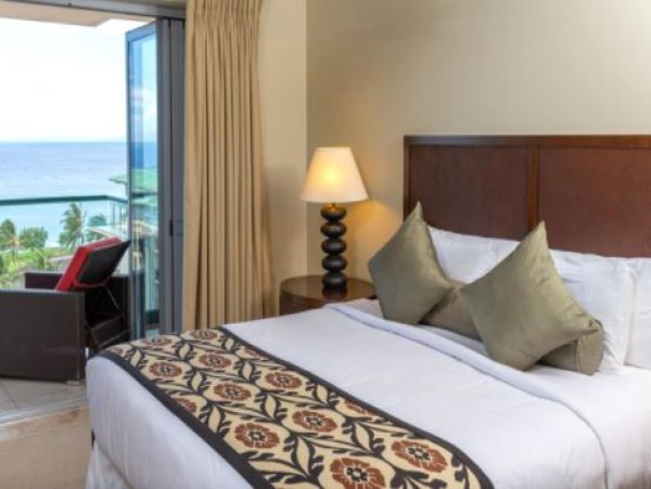 Beautiful 3 Bedroom Condo with Great Pool and Ocean Views