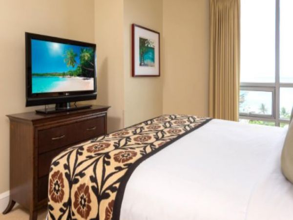 Beautiful 3 Bedroom Condo with Great Pool and Ocean Views