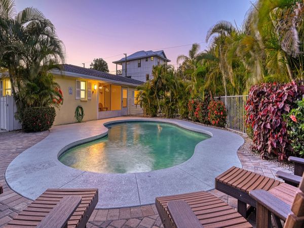 Siesta Keys 6 Bedroom Pool Home Sleeps Up To 20 Guests