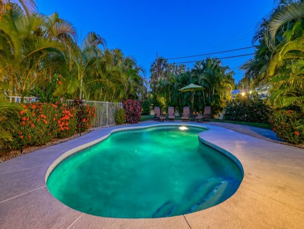 Siesta Keys 6 Bedroom Pool Home Sleeps Up To 20 Guests