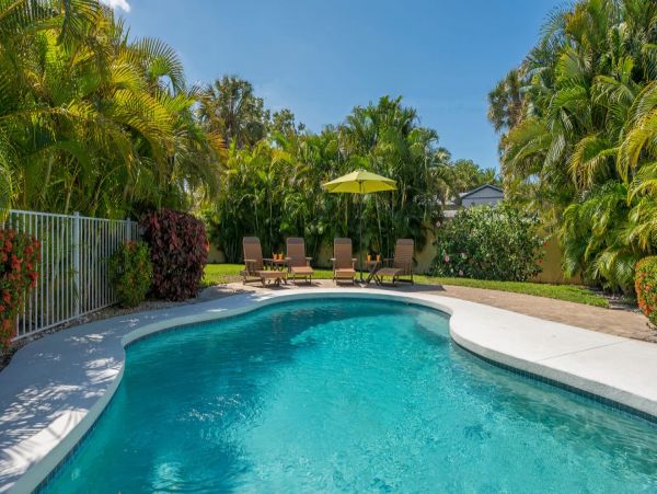Siesta Keys 6 Bedroom Pool Home Sleeps Up To 20 Guests