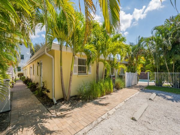 Siesta Keys 6 Bedroom Pool Home Sleeps Up To 20 Guests