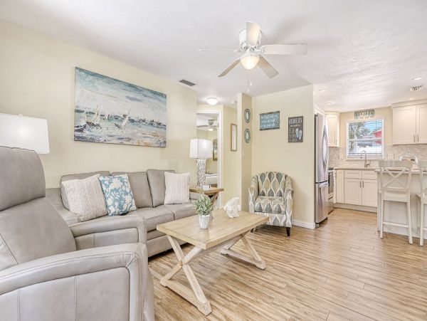 Siesta Keys 6 Bedroom Pool Home Sleeps Up To 20 Guests