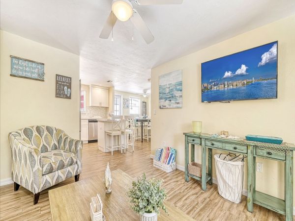Siesta Keys 6 Bedroom Pool Home Sleeps Up To 20 Guests
