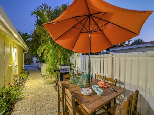 Siesta Keys 6 Bedroom Pool Home Sleeps Up To 20 Guests