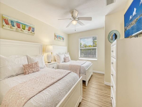 Siesta Keys 6 Bedroom Pool Home Sleeps Up To 20 Guests