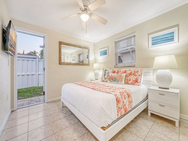 Siesta Keys 6 Bedroom Pool Home Sleeps Up To 20 Guests