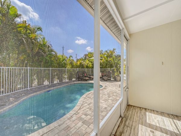 Siesta Keys 6 Bedroom Pool Home Sleeps Up To 20 Guests