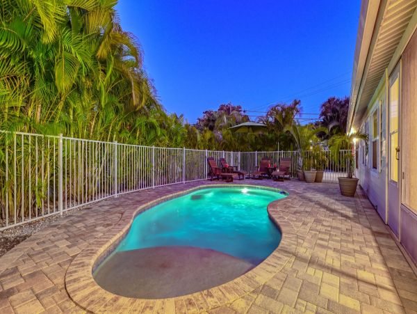 Siesta Keys 6 Bedroom Pool Home Sleeps Up To 20 Guests