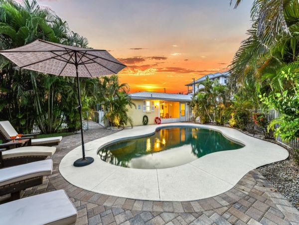 Siesta Keys 6 Bedroom Pool Home Sleeps Up To 20 Guests