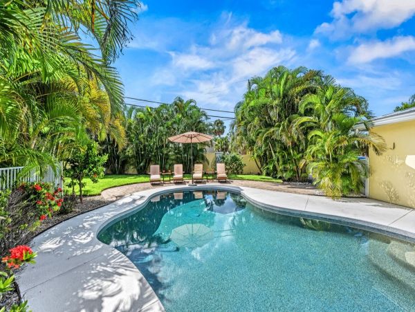 Siesta Keys 6 Bedroom Pool Home Sleeps Up To 20 Guests