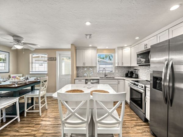 Siesta Keys 6 Bedroom Pool Home Sleeps Up To 20 Guests