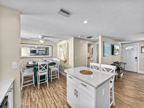 Siesta Keys 6 Bedroom Pool Home Sleeps Up To 20 Guests