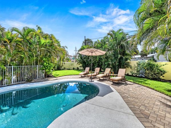 Siesta Keys 6 Bedroom Pool Home Sleeps Up To 20 Guests