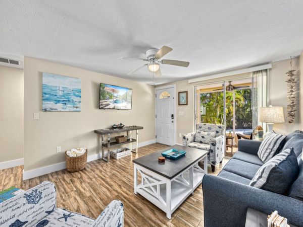 Siesta Keys 6 Bedroom Pool Home Sleeps Up To 20 Guests