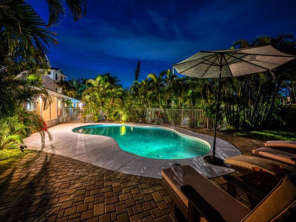 Siesta Keys 6 Bedroom Pool Home Sleeps Up To 20 Guests