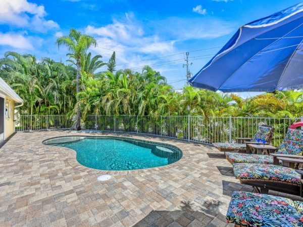 Siesta Key Home With Two Pools Near Crescent Beach