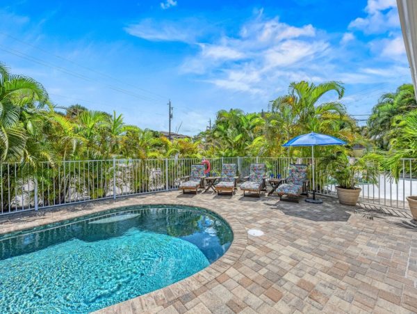Siesta Key Home With Two Pools Near Crescent Beach