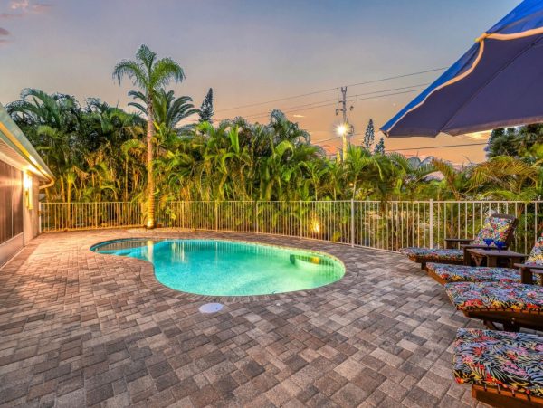 Siesta Key Home With Two Pools Near Crescent Beach